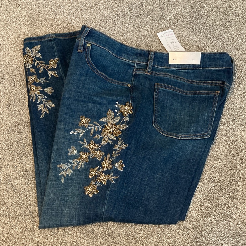 New Chico’s so slimming girlfriend slim leg ankle Embroidered Blue Jeans